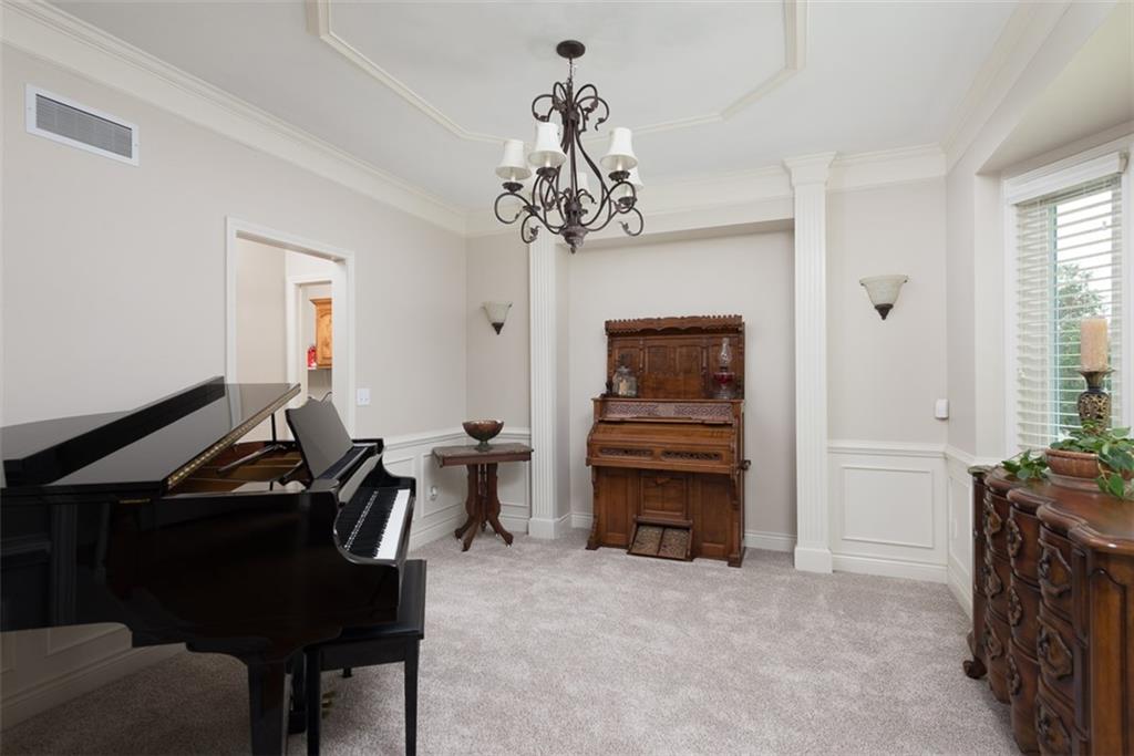 709 NE Twin Brook Drive