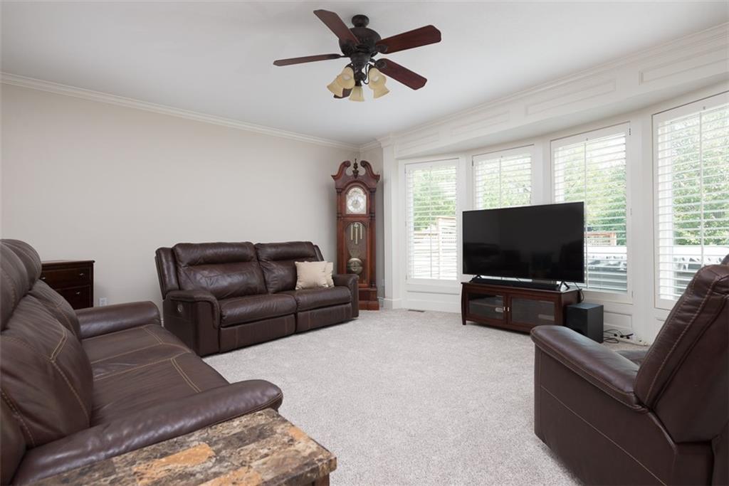 709 NE Twin Brook Drive