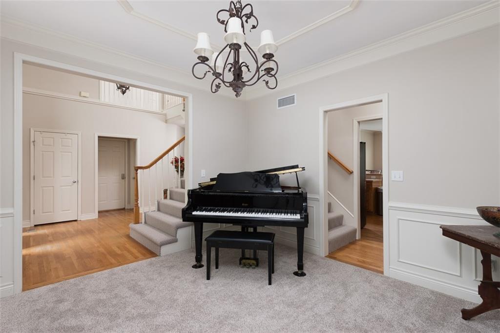 709 NE Twin Brook Drive