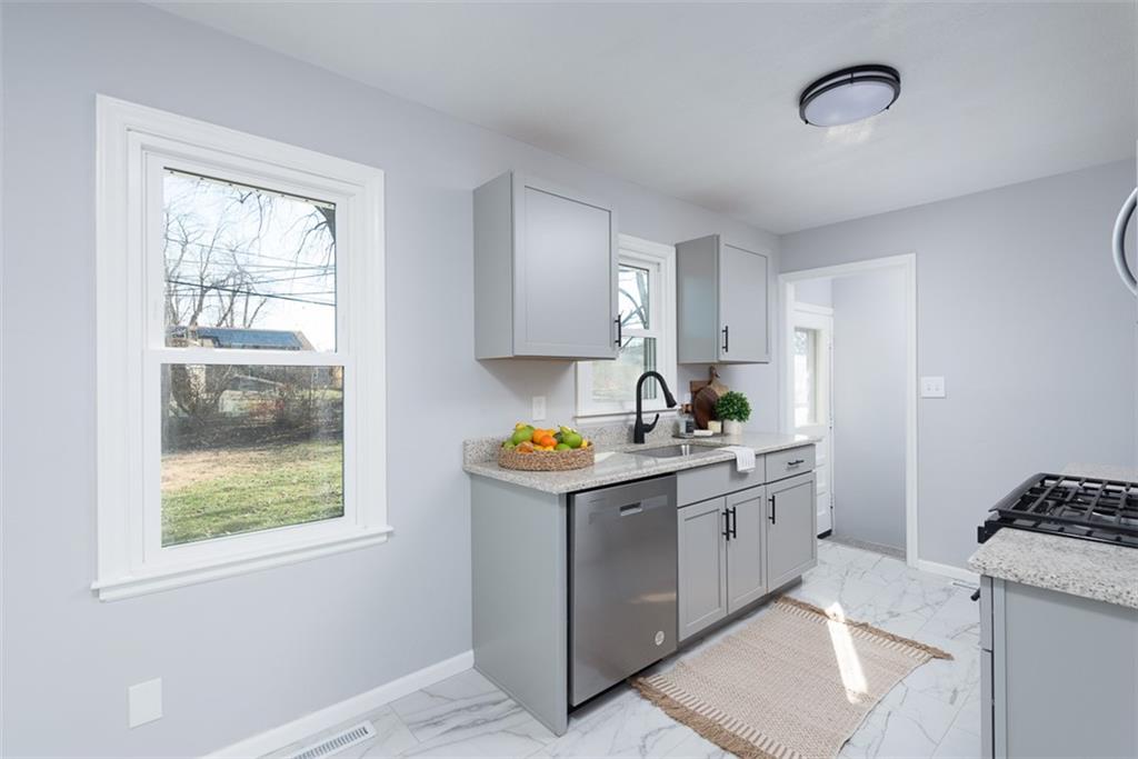 4307 N Denver Avenue