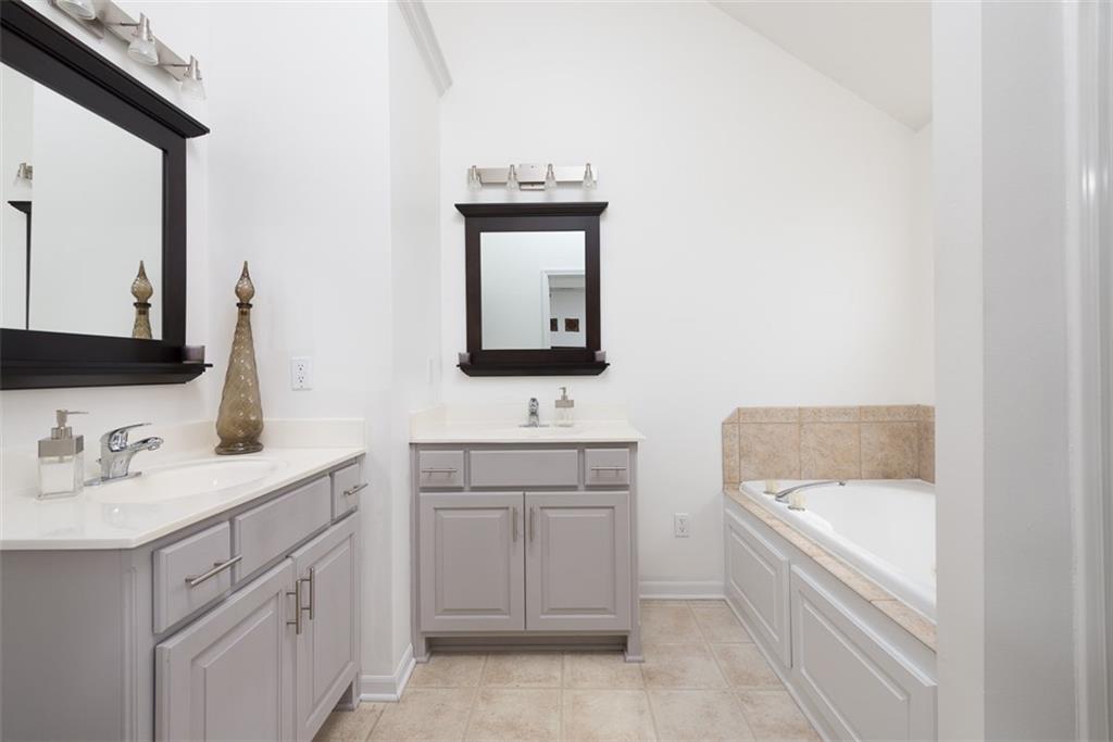 10209 N Lewis Avenue