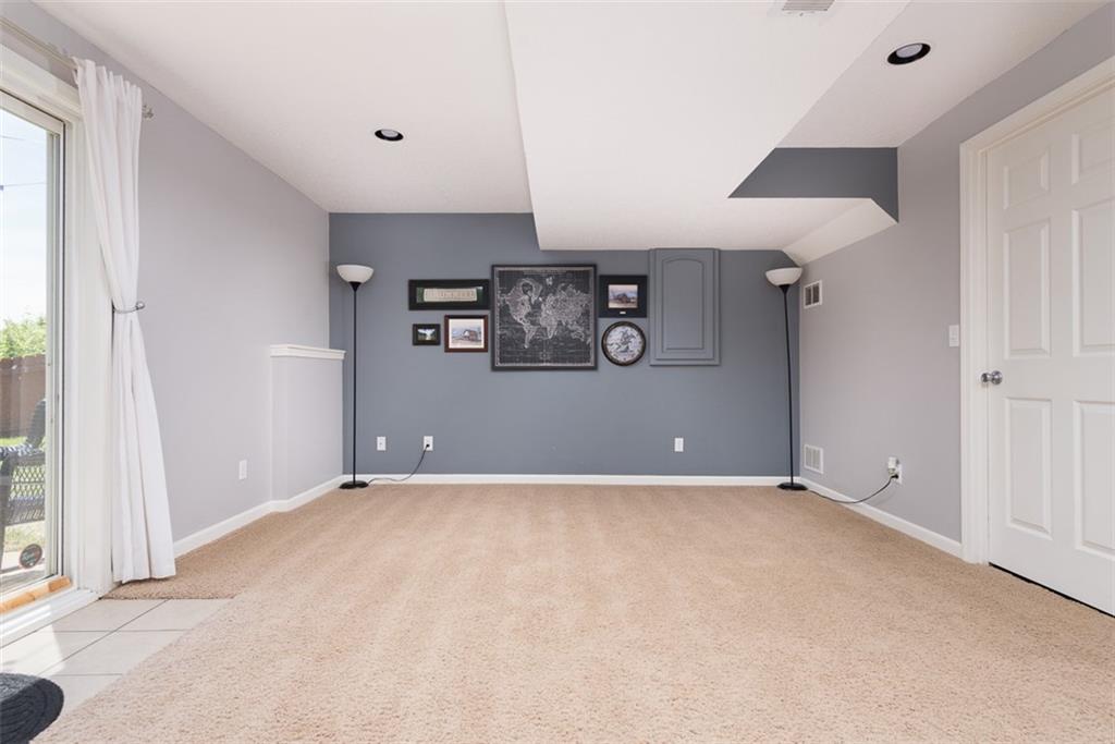 10209 N Lewis Avenue