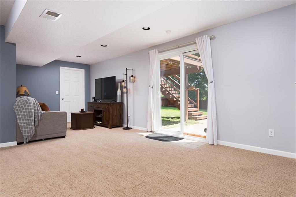 10209 N Lewis Avenue