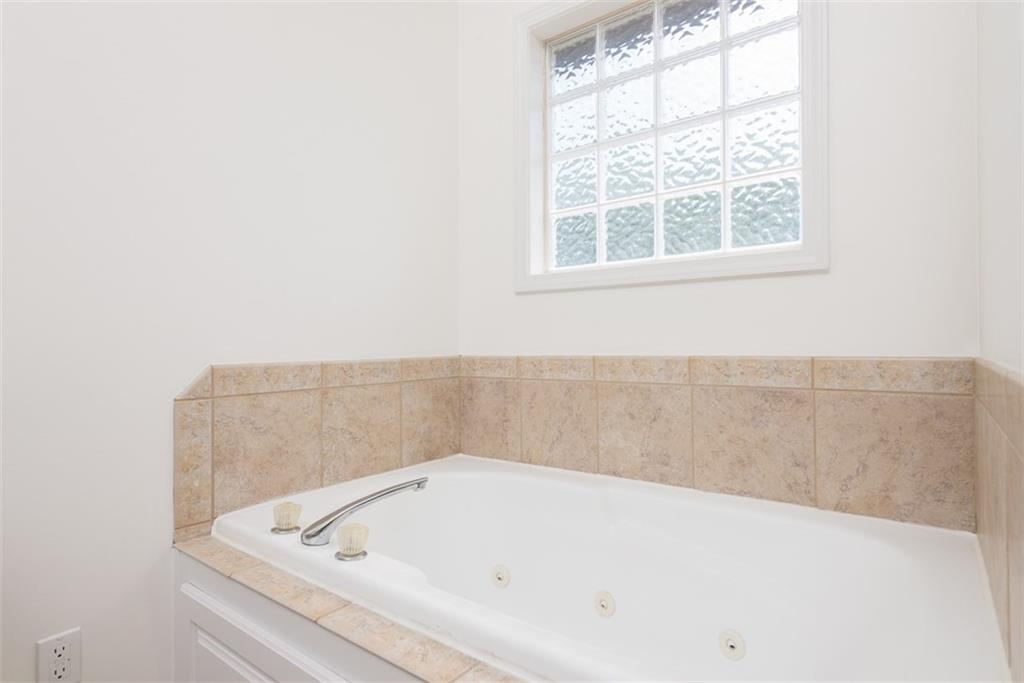 10209 N Lewis Avenue