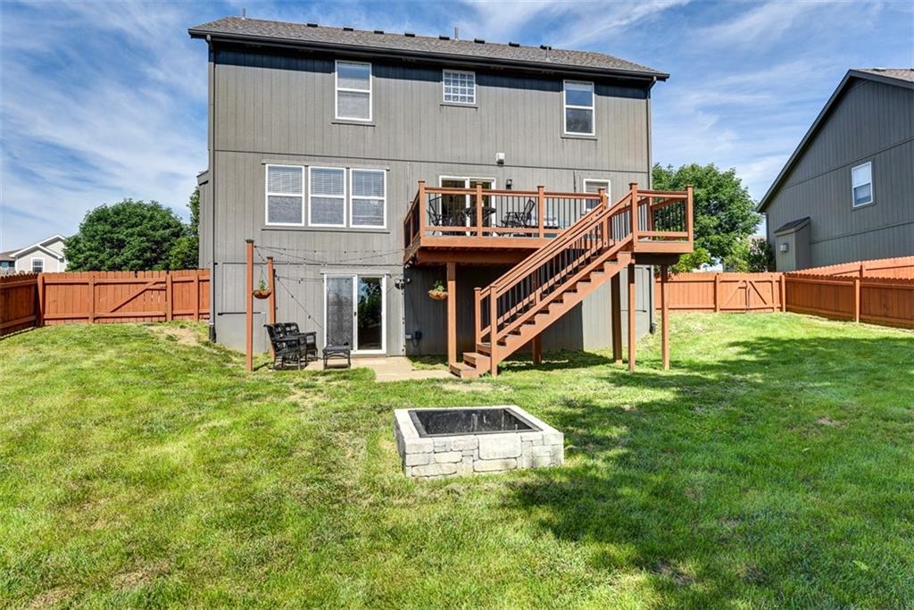 10209 N Lewis Avenue