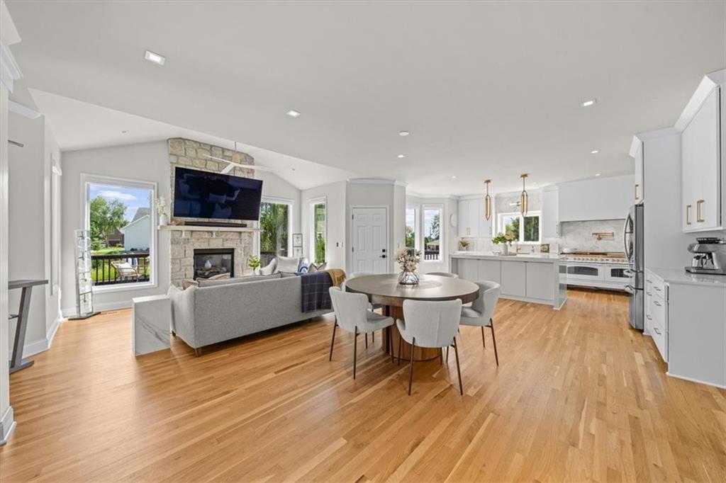 15825 S Hallet Street