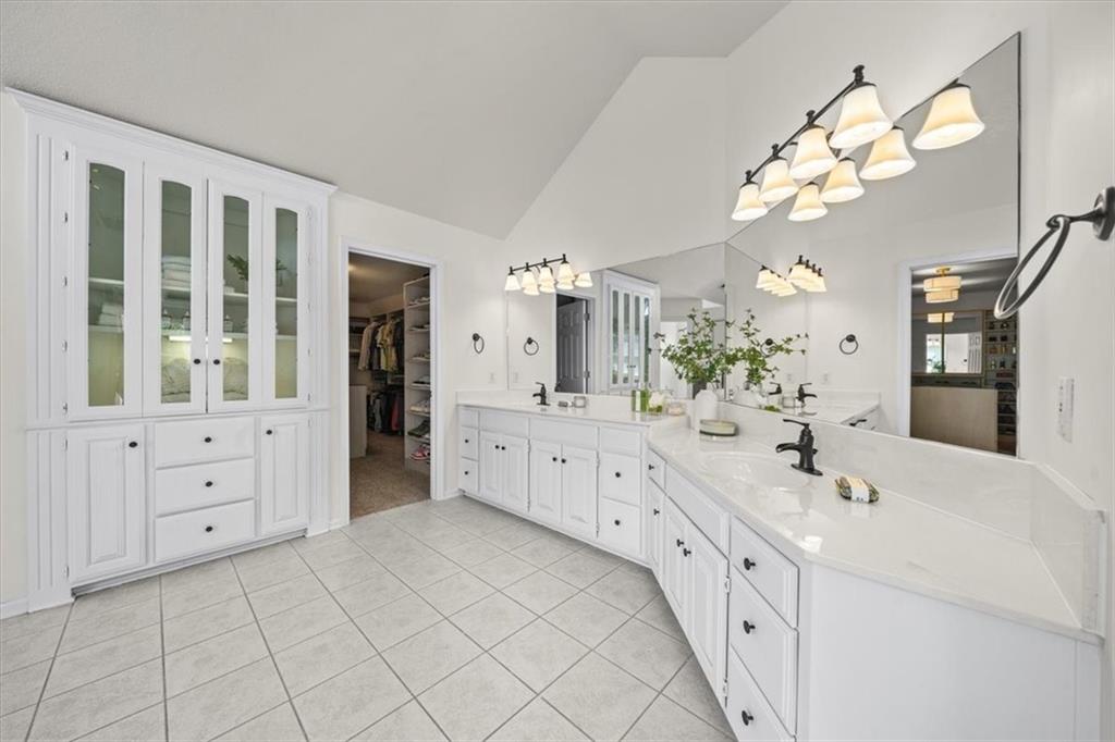 15825 S Hallet Street