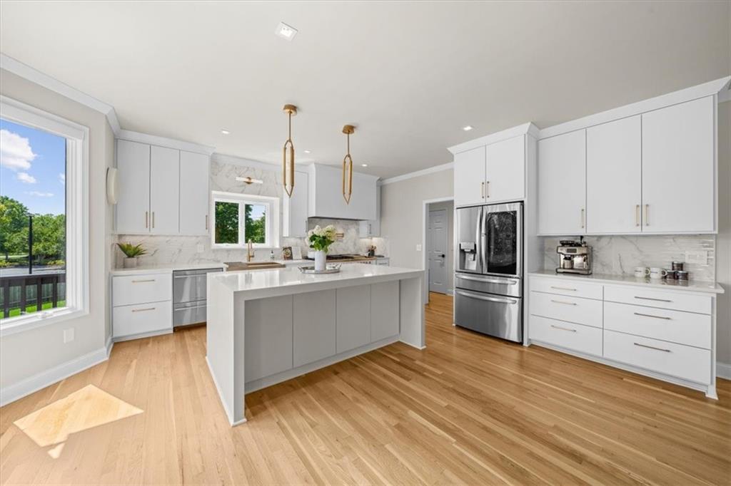 15825 S Hallet Street