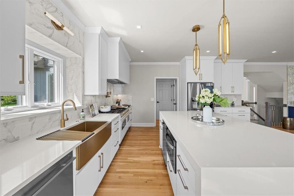 15825 S Hallet Street