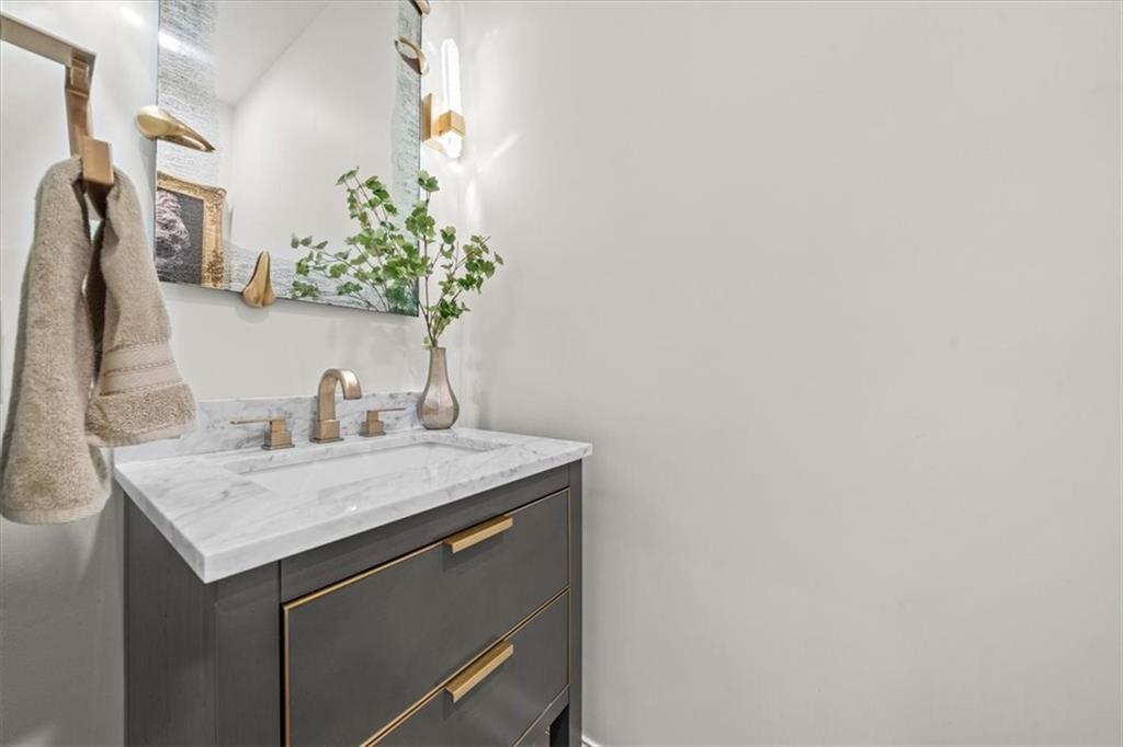 15825 S Hallet Street