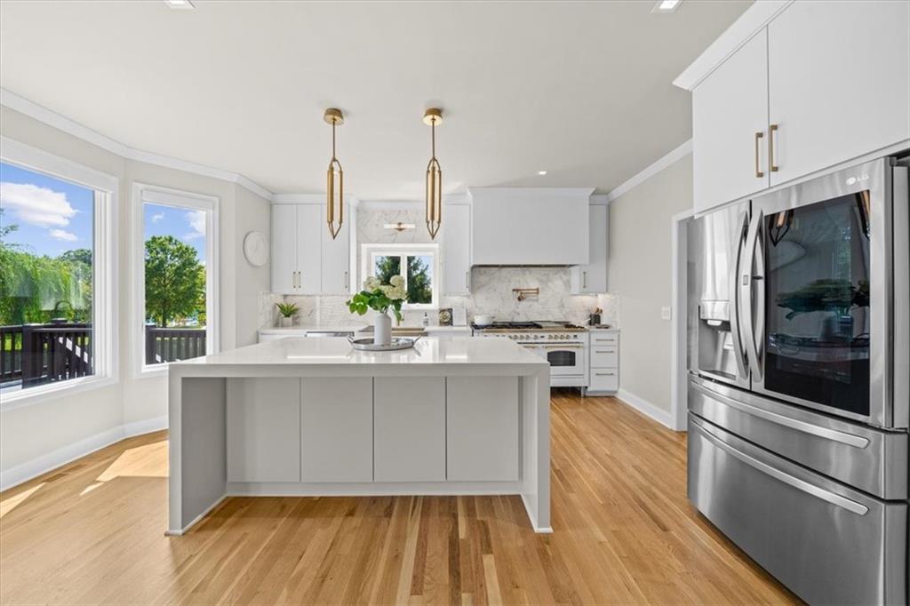 15825 S Hallet Street