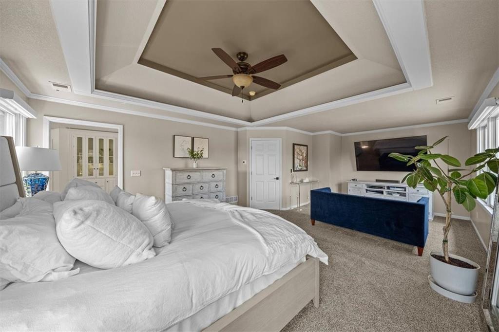 15825 S Hallet Street