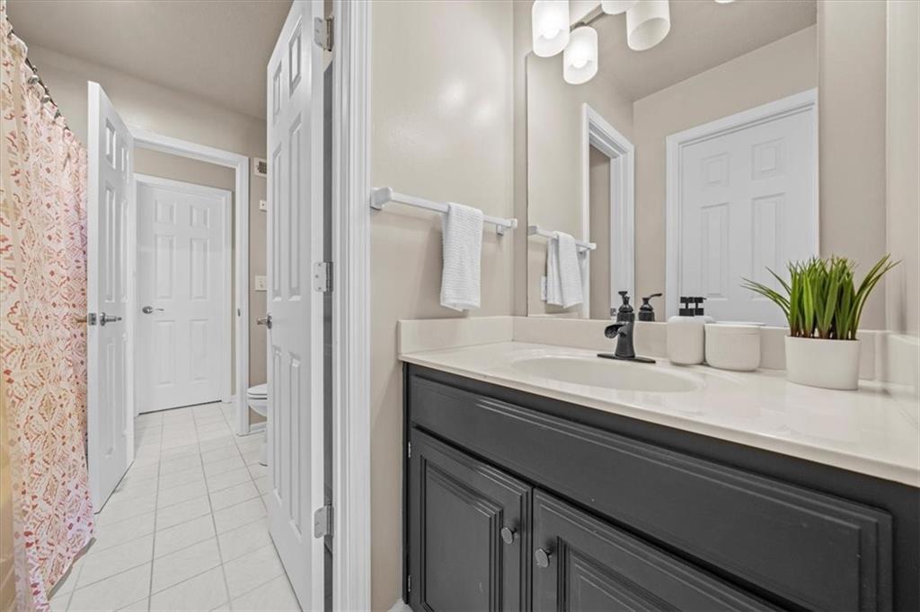 15825 S Hallet Street