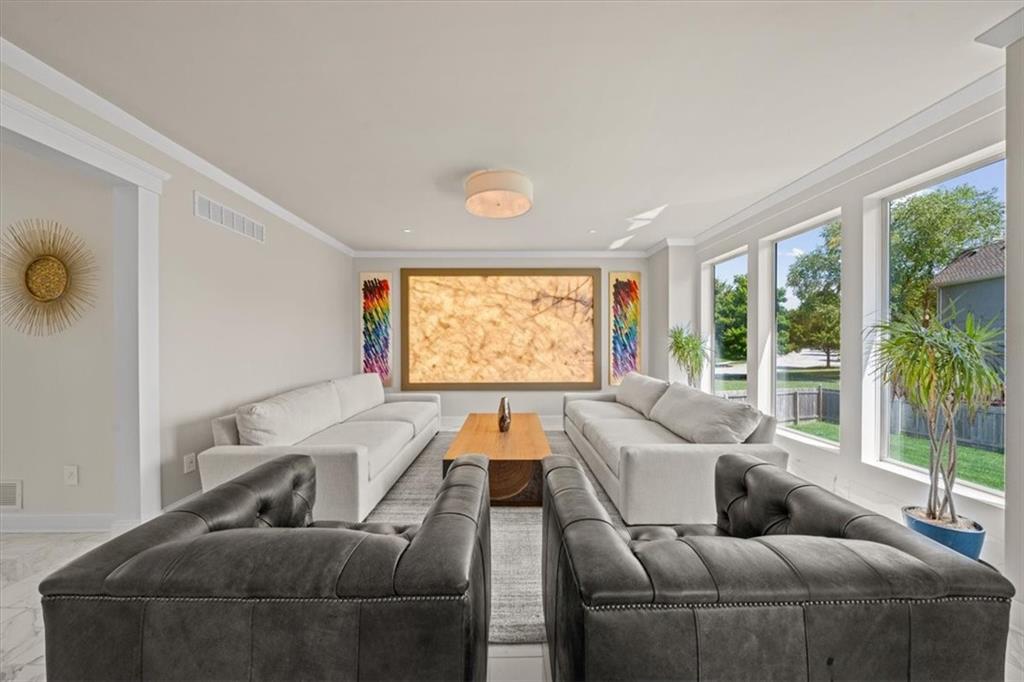 15825 S Hallet Street