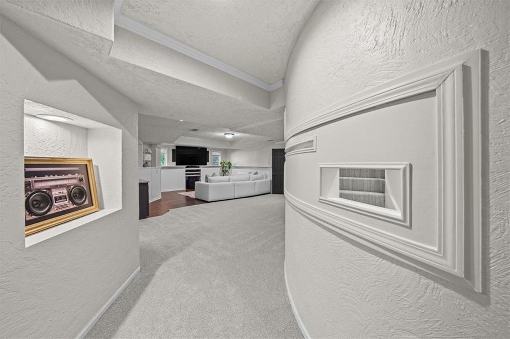 15825 S Hallet Street