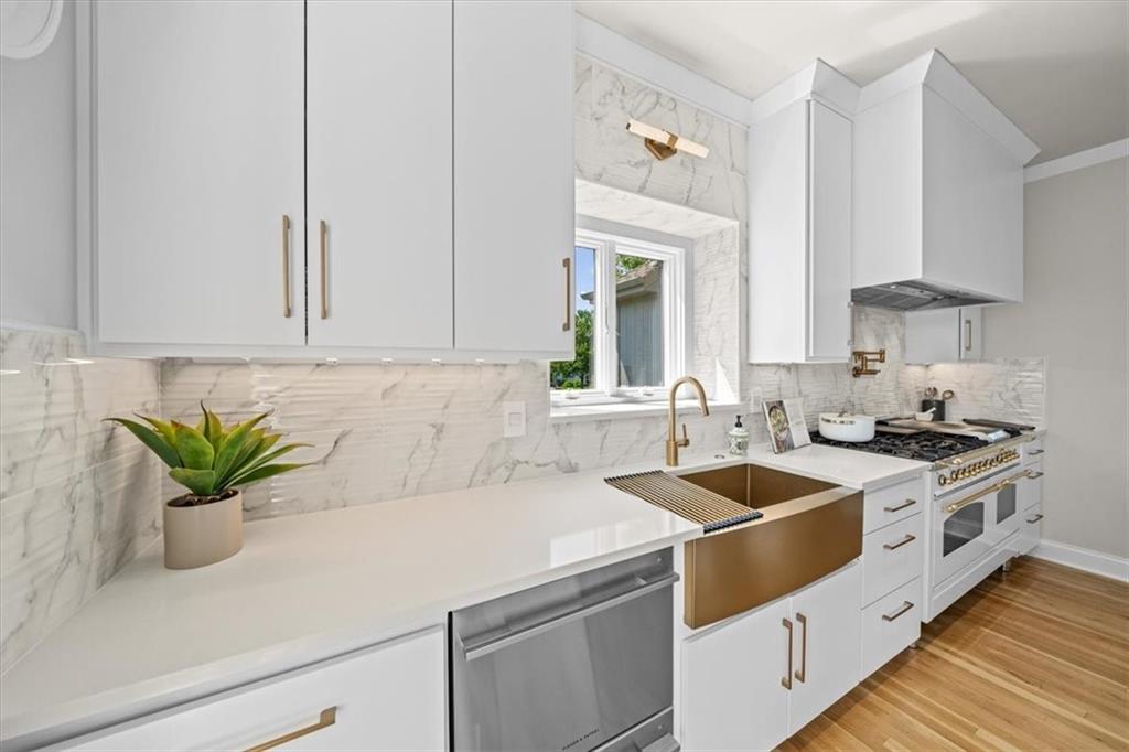 15825 S Hallet Street