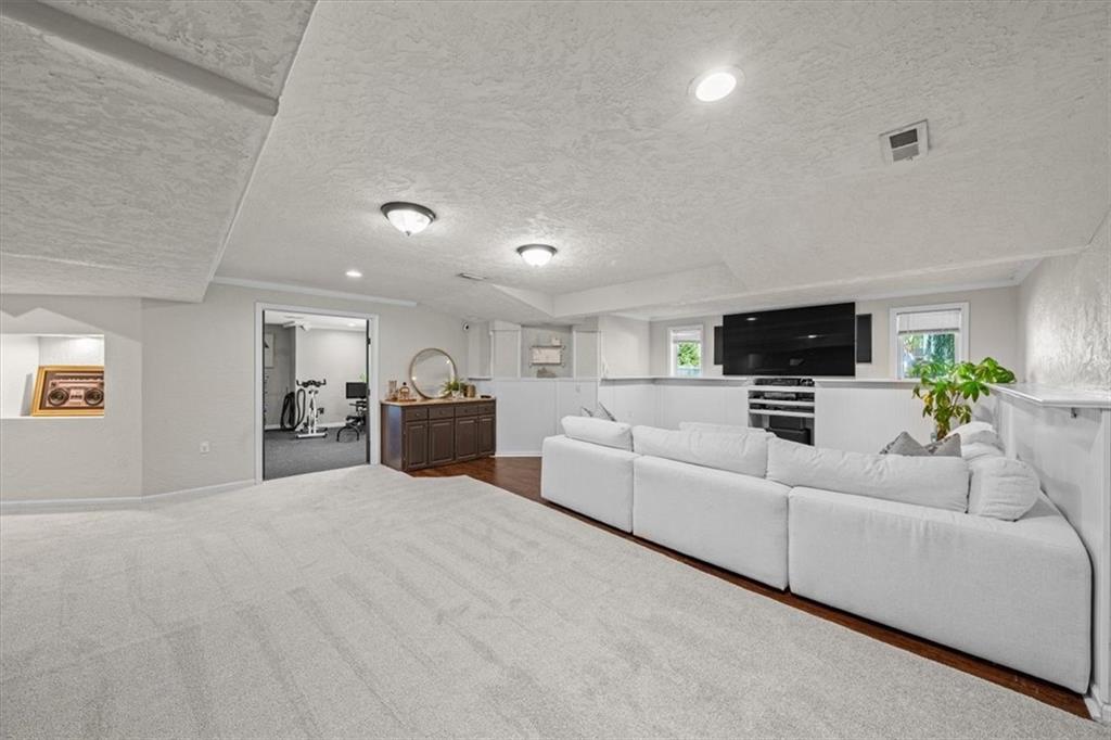 15825 S Hallet Street