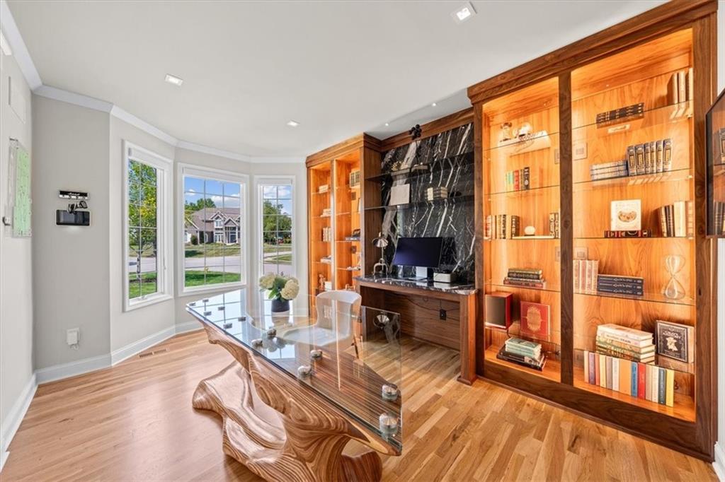 15825 S Hallet Street