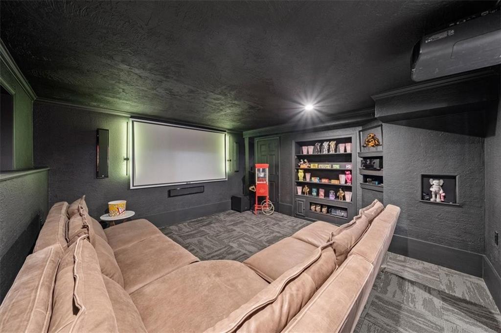 15825 S Hallet Street