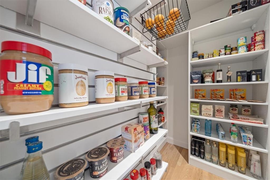 15825 S Hallet Street