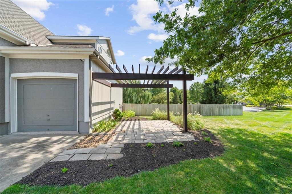 15825 S Hallet Street