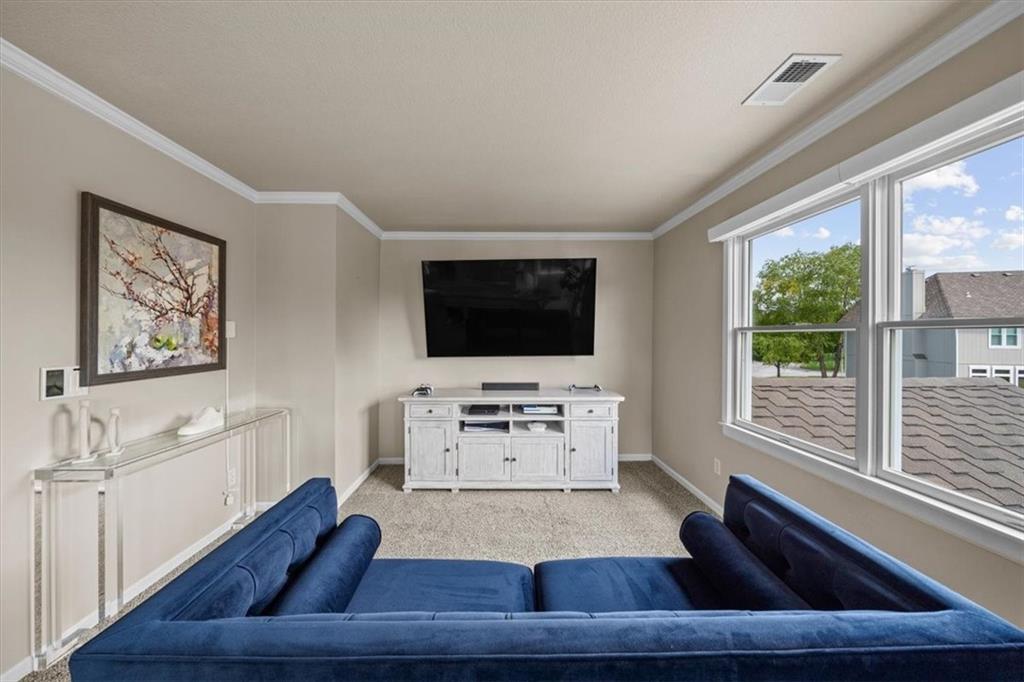 15825 S Hallet Street