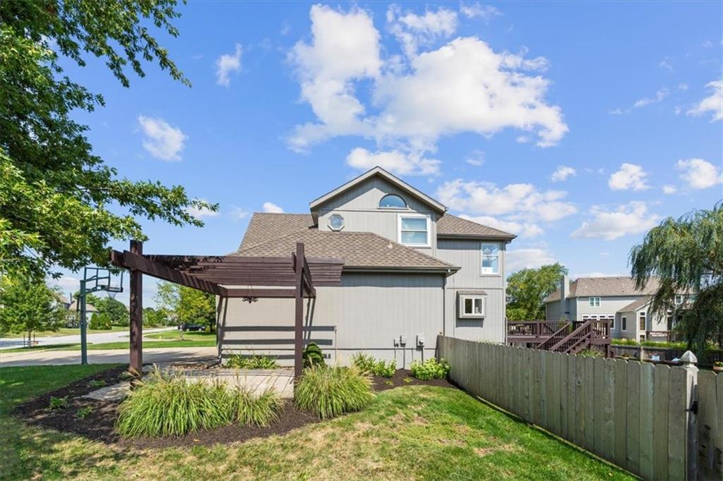 15825 S Hallet Street