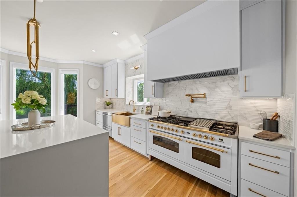 15825 S Hallet Street