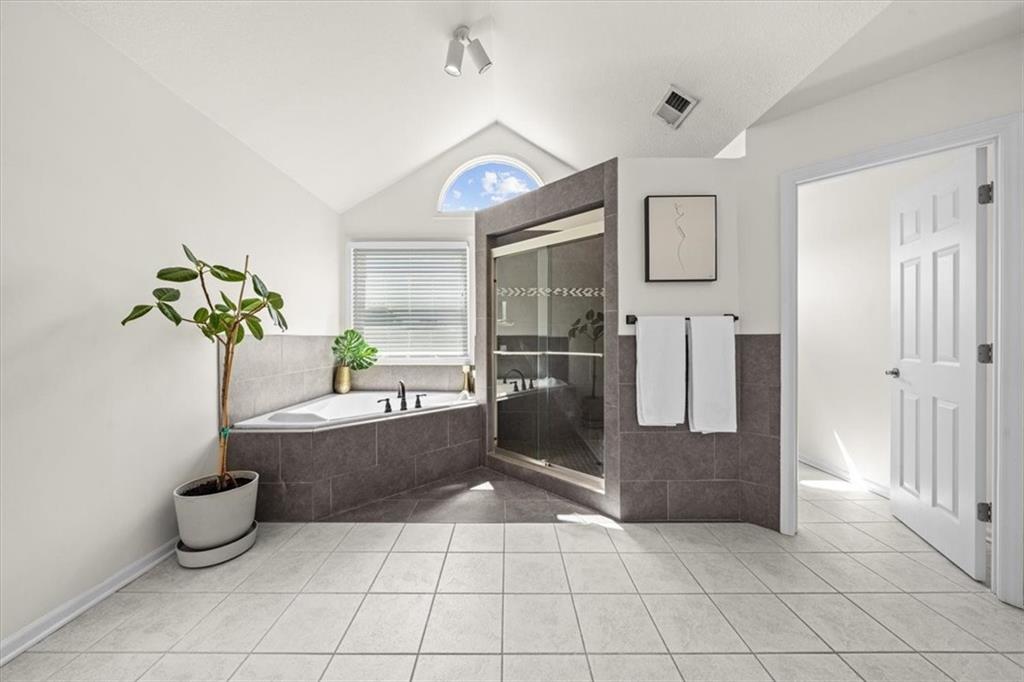 15825 S Hallet Street