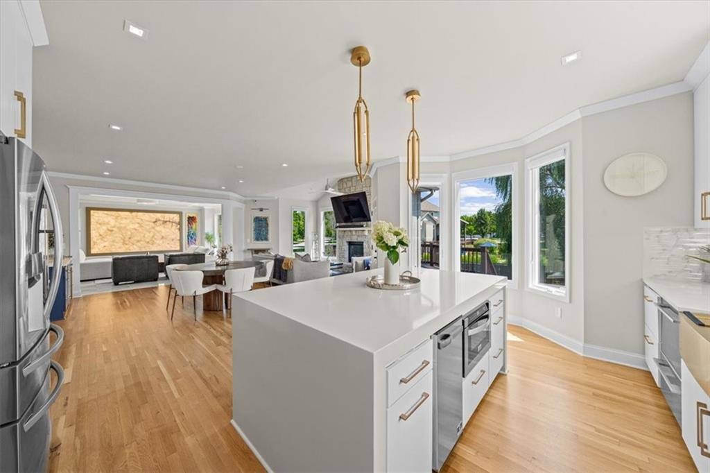 15825 S Hallet Street