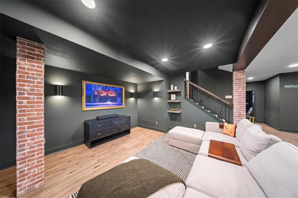 9872 Saddletop Street