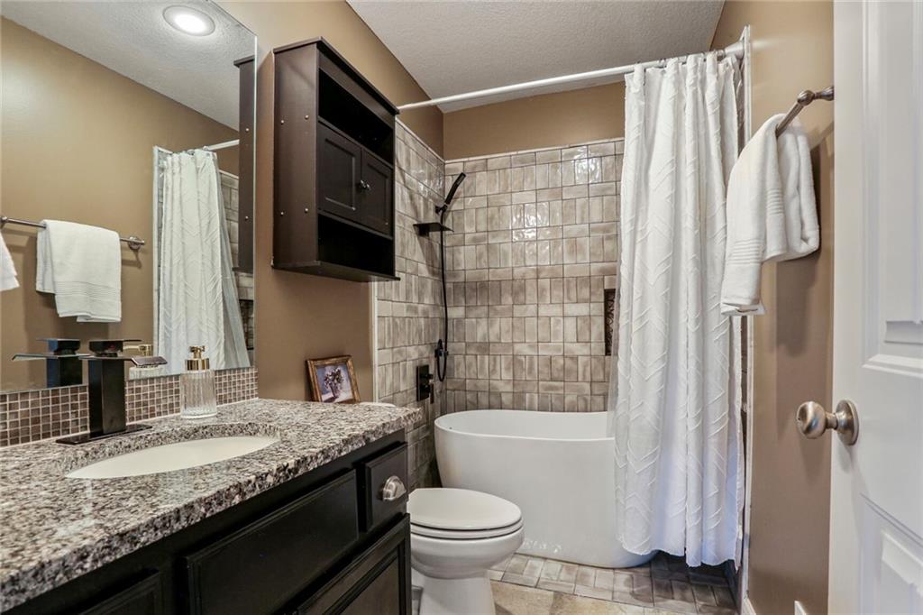 100 SW Wind Garden Circle