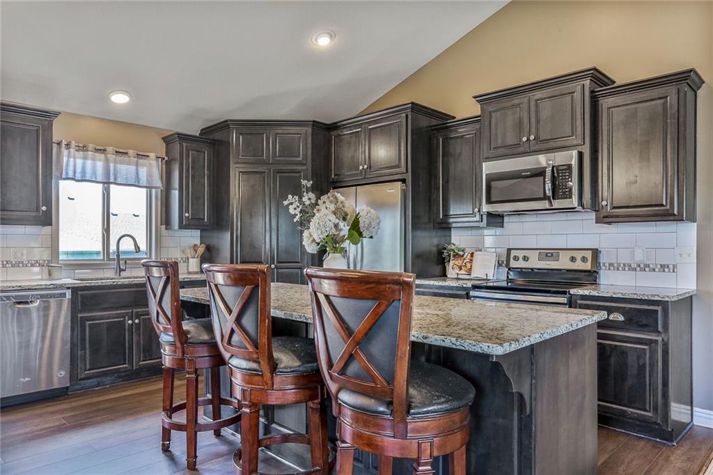 100 SW Wind Garden Circle