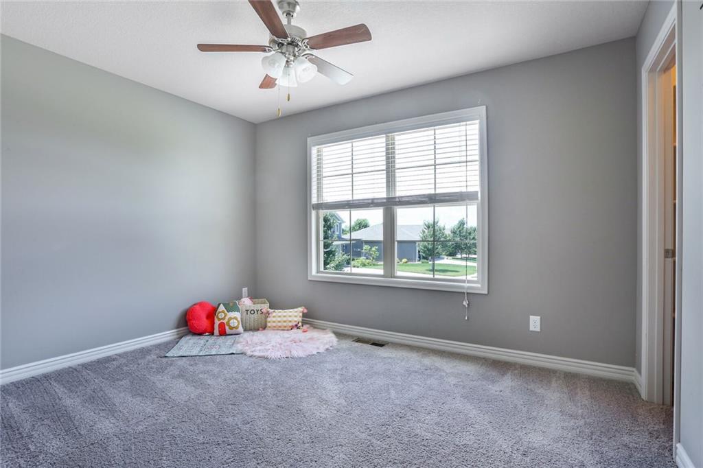 100 SW Wind Garden Circle