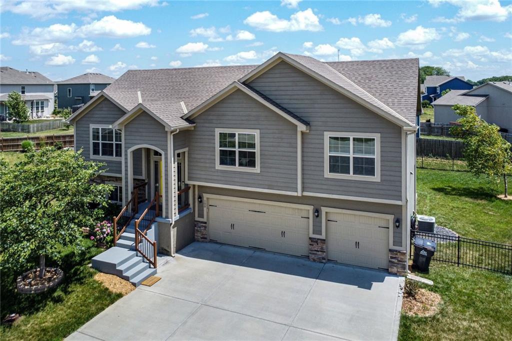 100 SW Wind Garden Circle