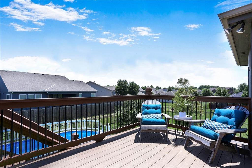 100 SW Wind Garden Circle