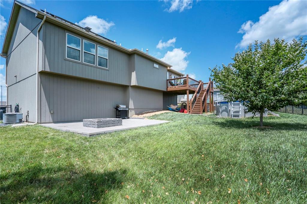 100 SW Wind Garden Circle