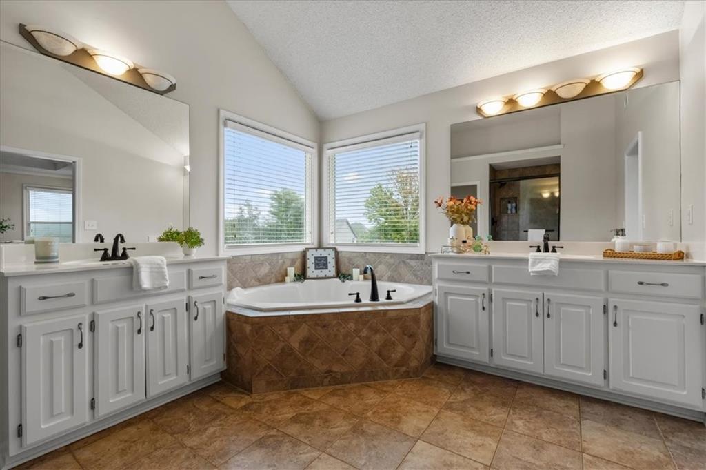 5833 Longview Street