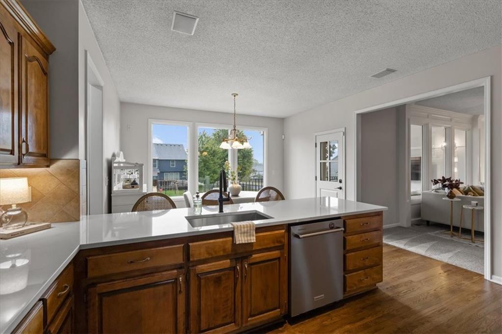 5833 Longview Street