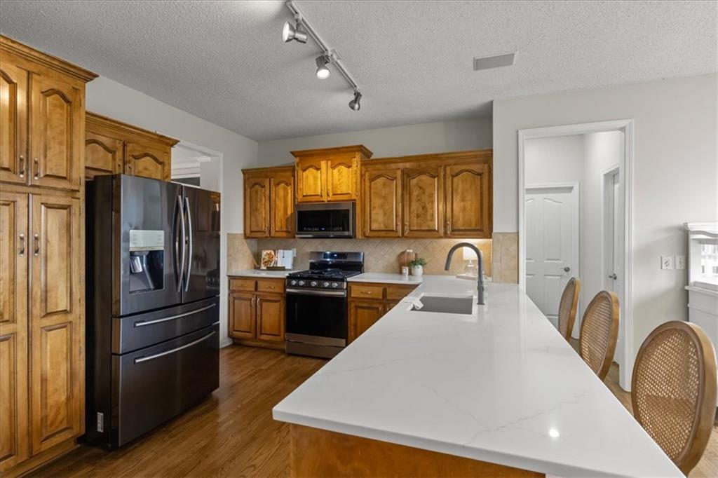 5833 Longview Street