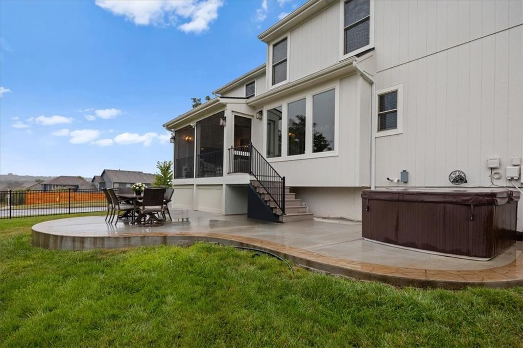 5833 Longview Street