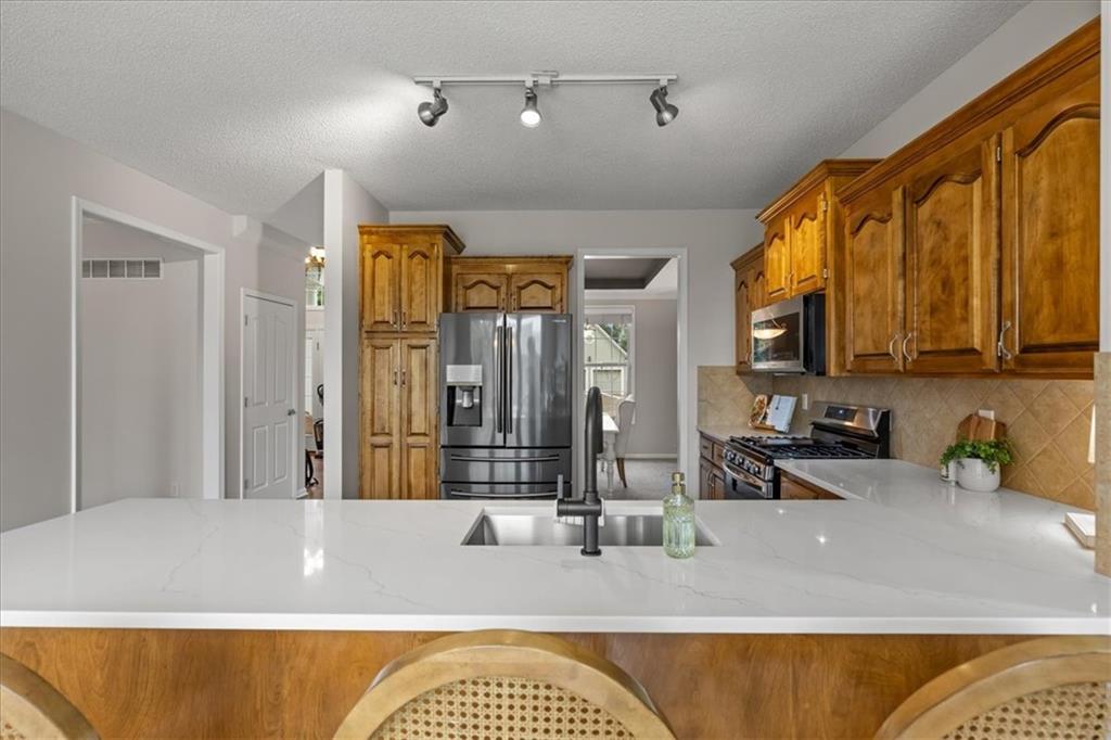 5833 Longview Street