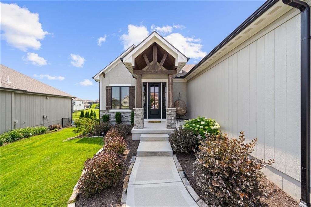 3053 NW Thoreau Lane