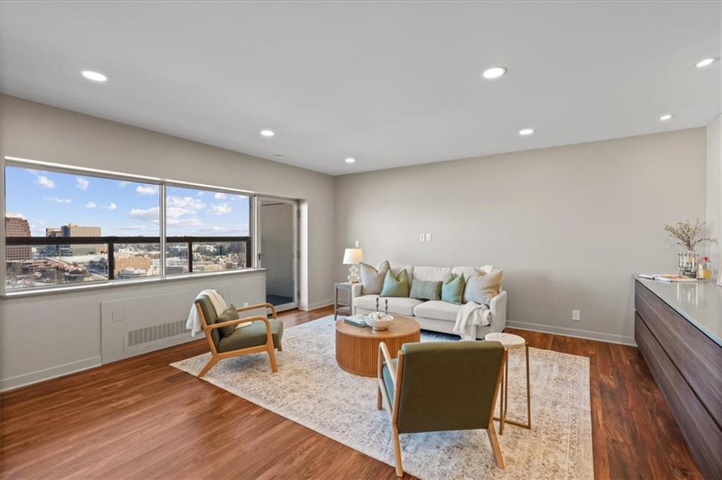 121 W 48th Street Unit: 1504