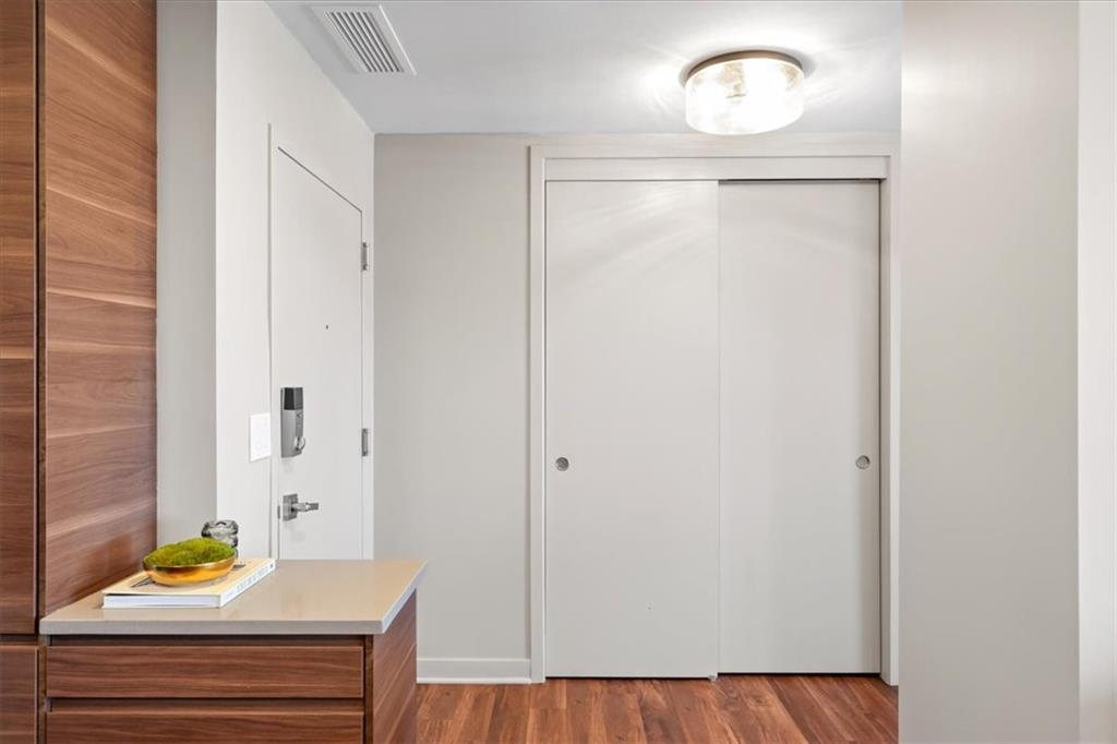 121 W 48th Street Unit: 1504