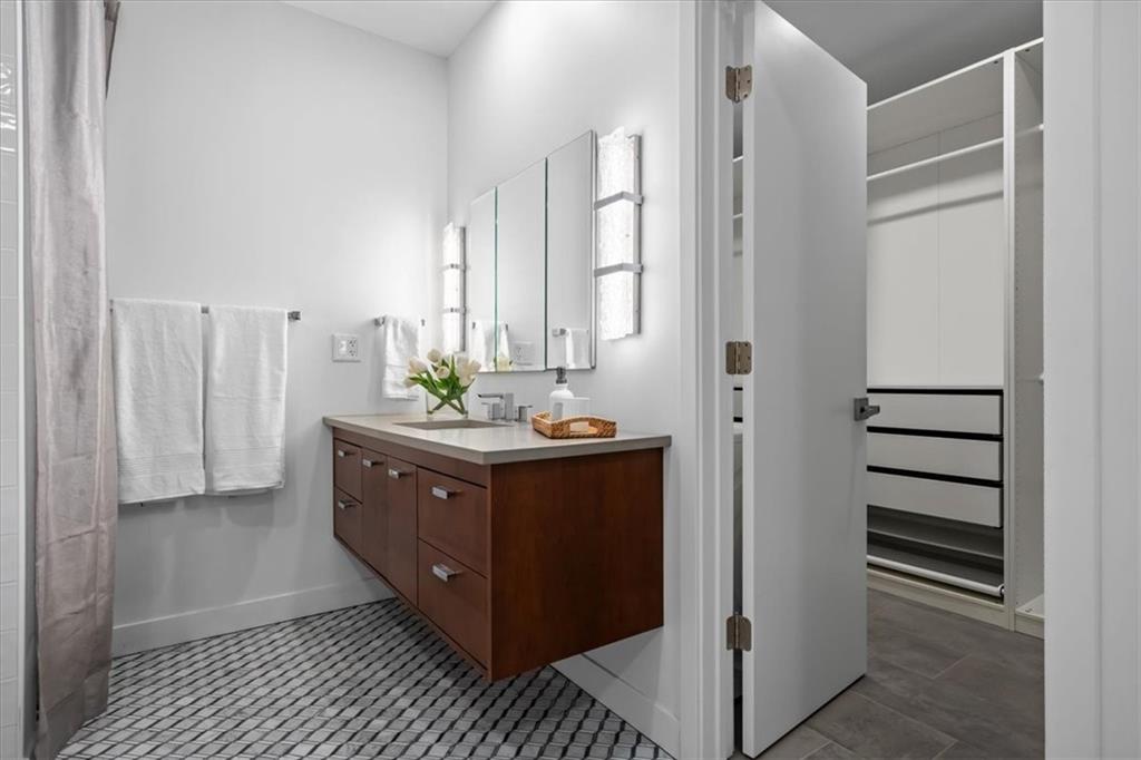 121 W 48th Street Unit: 1504