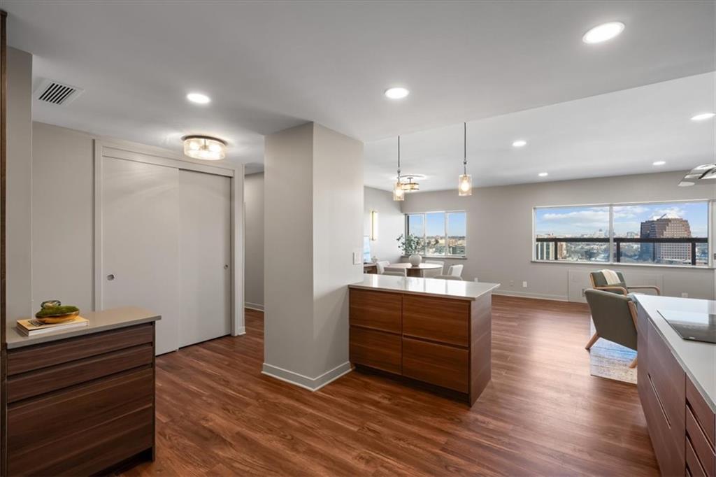 121 W 48th Street Unit: 1504