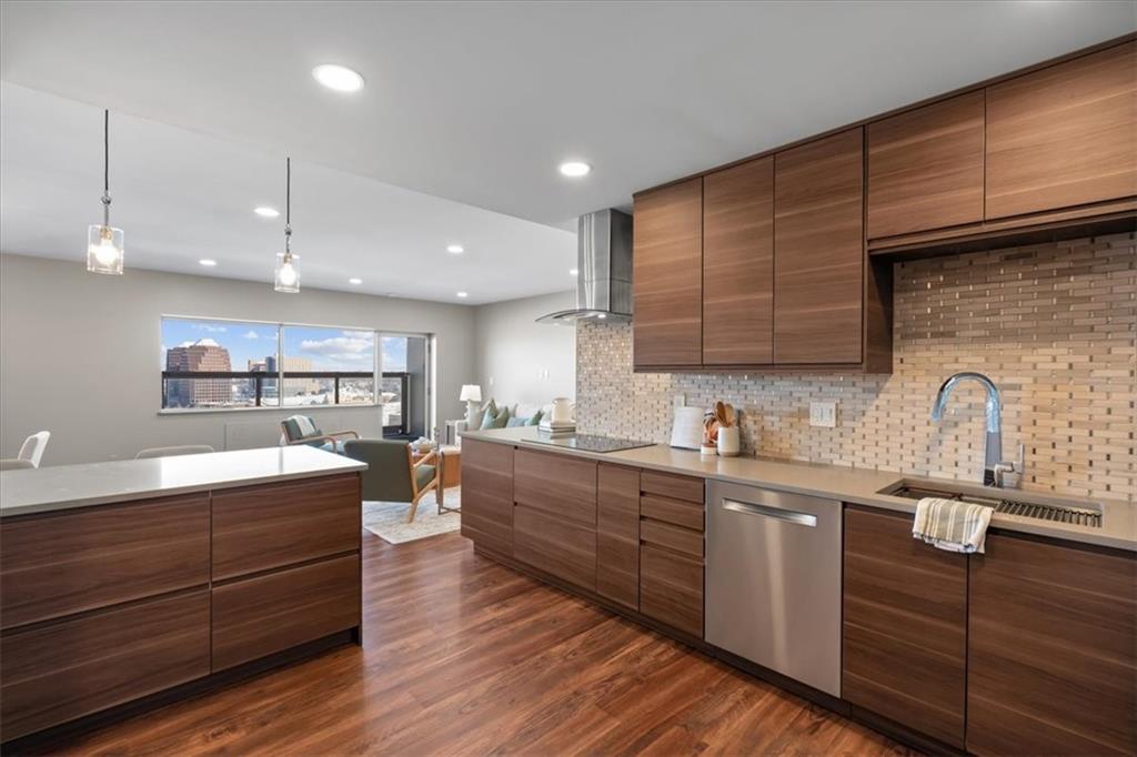 121 W 48th Street Unit: 1504