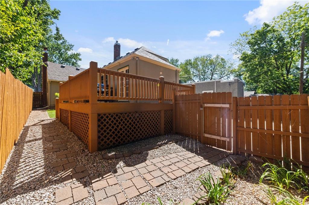 302 E 66th Terrace