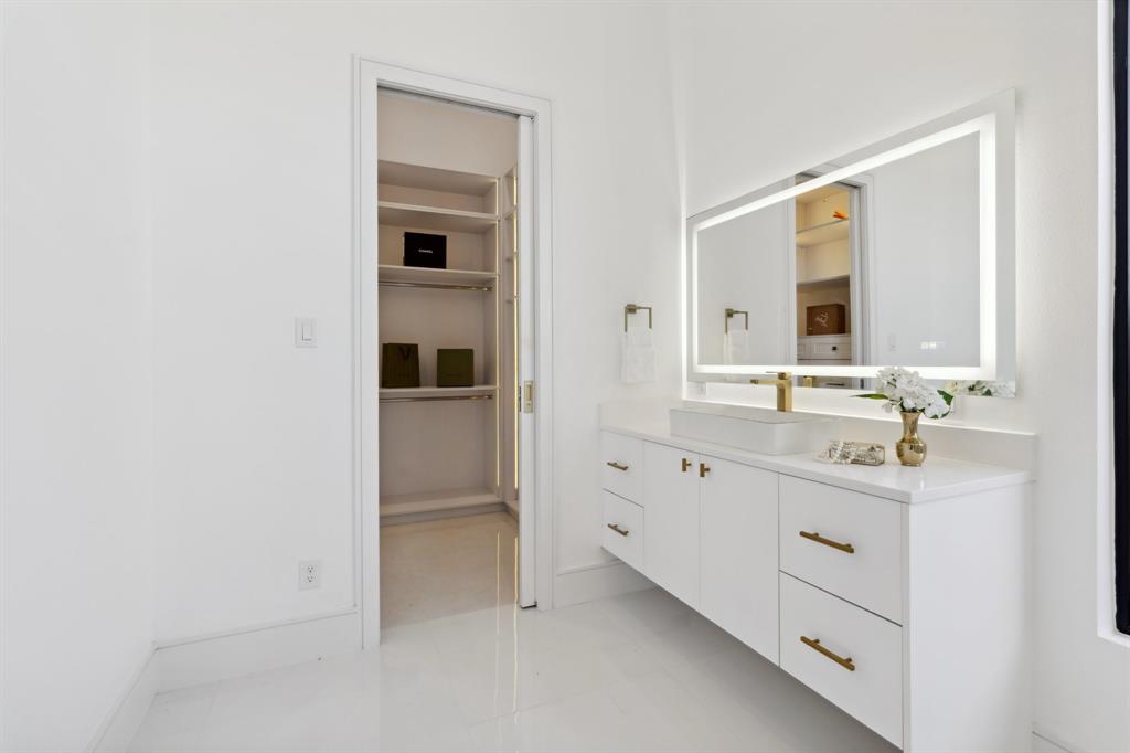 23115 Vista De Tres Lagos Drive